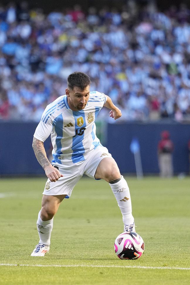 记者：萨拉赫确定不会随队出战国米，预计周六对阵布莱顿复出