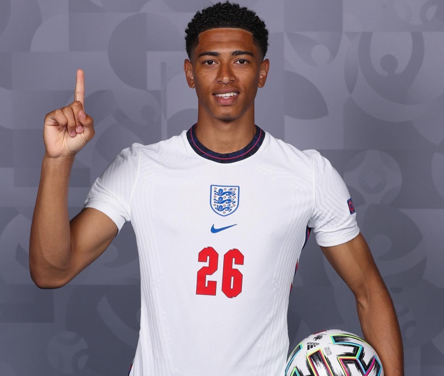 半场战报：柏太阳神0-3广岛三箭，热尔曼-良破门，东俊希建功