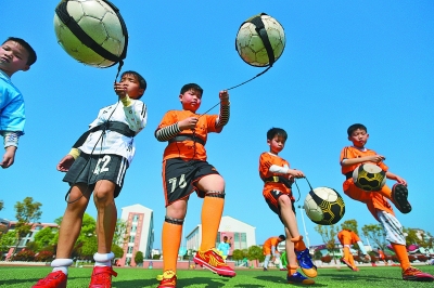 静候足协杯决赛，苏州奥体中心的草皮已换新