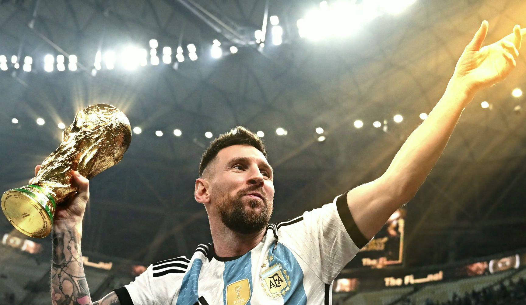 意媒：铃木彩艳可能因为手部骨折缺阵三个月，明年2至3月复出