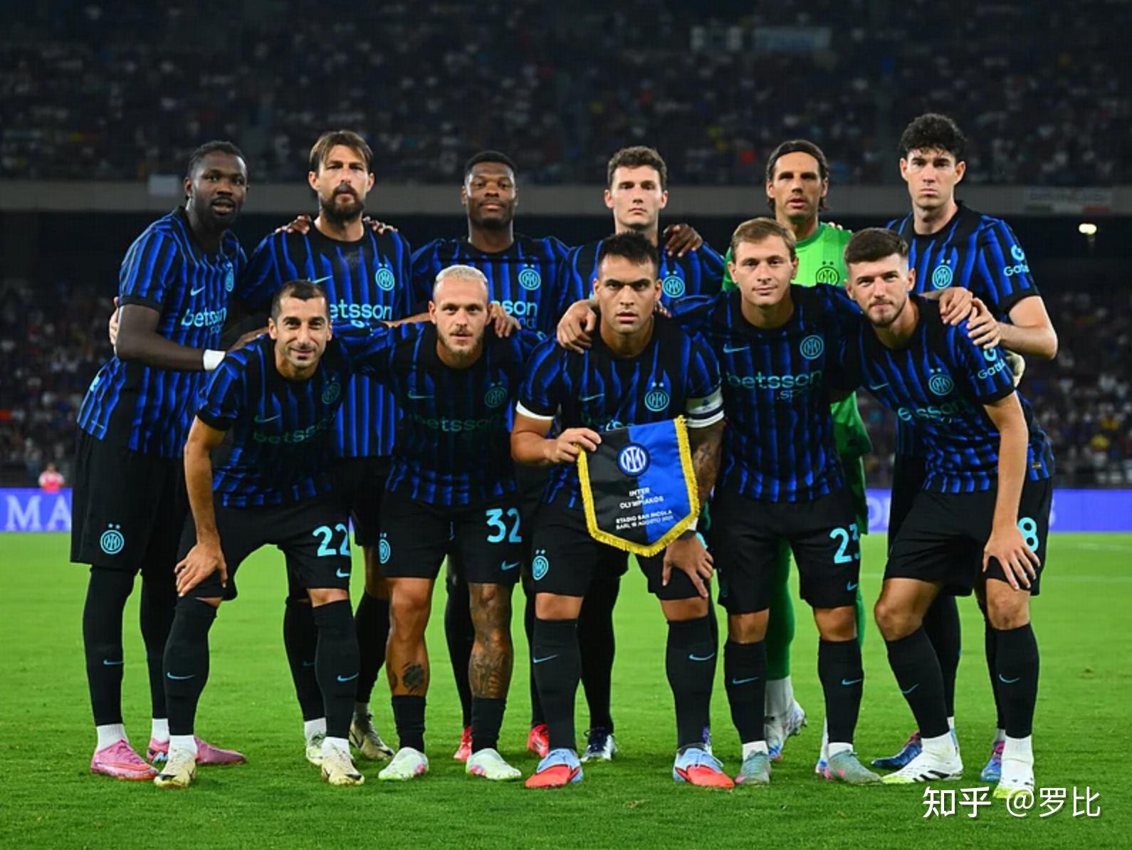 范德芬：教练赛季初希望我能进五个球；我和罗梅罗是兄弟