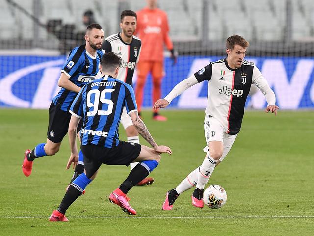 齐达内分享与樊振东切磋的照片：这年轻人球打得着实可以！