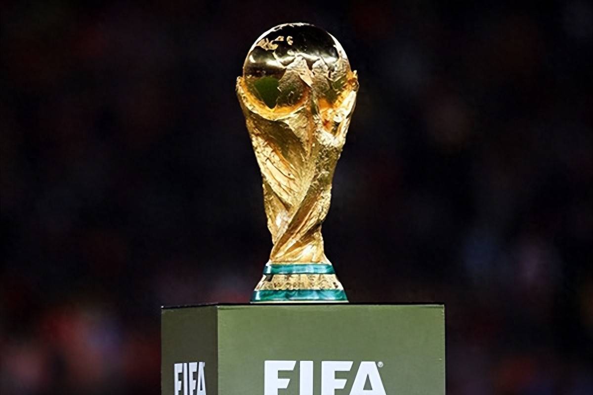 格林单节三分5投4中，雄鹿狂轰9记三分，客场4分领先