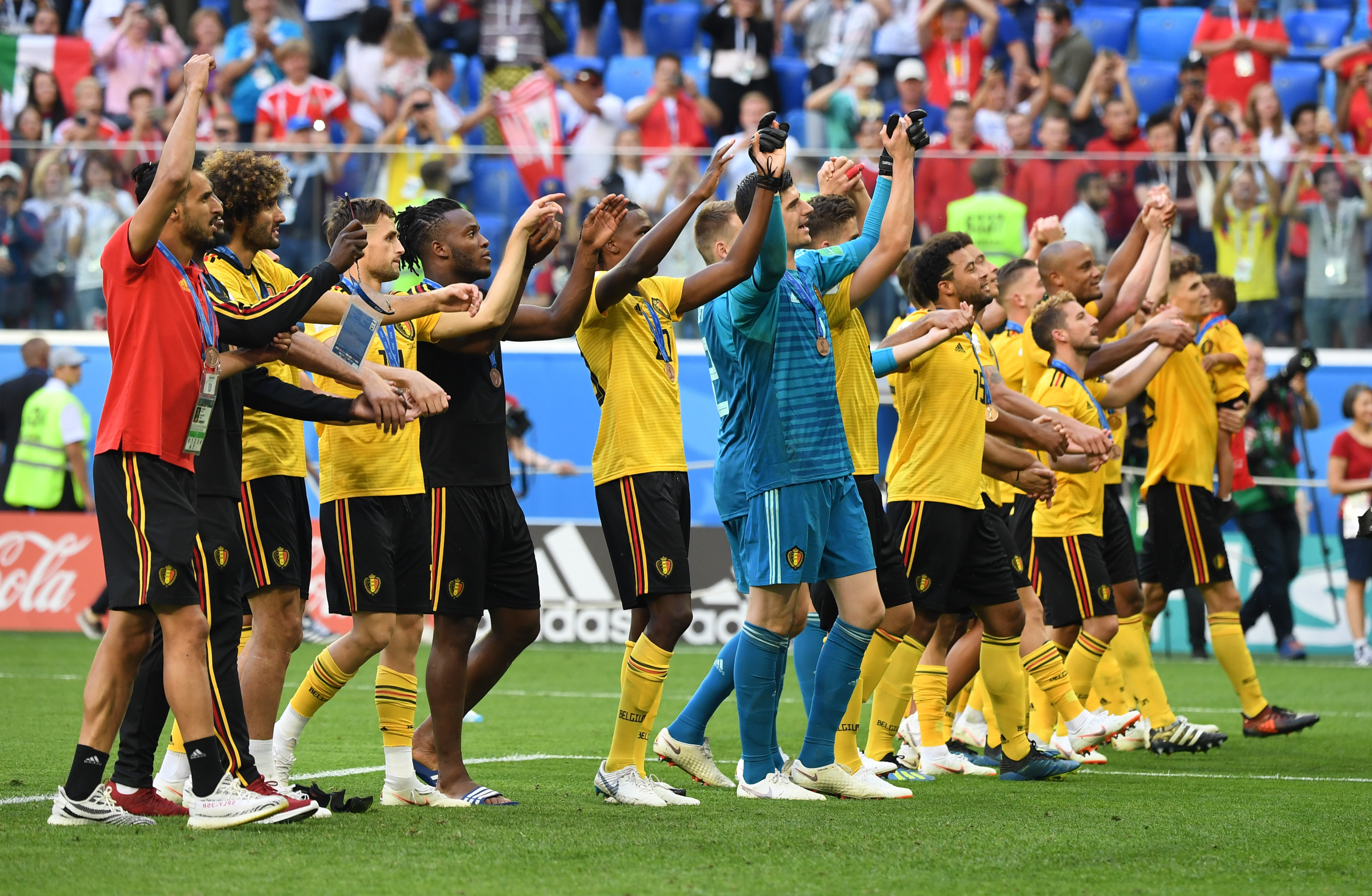 球衣颜色相近？当值主裁把维罗纳与乌迪内斯搞混了